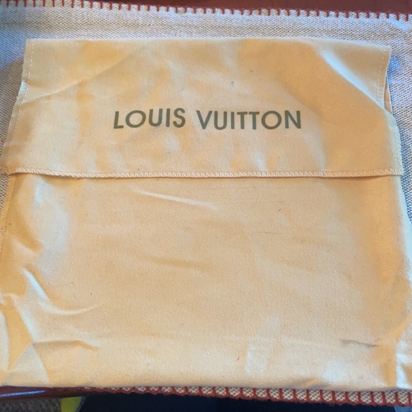 Authentic Limited edition Louis Vuitton - Picture 6 of 7